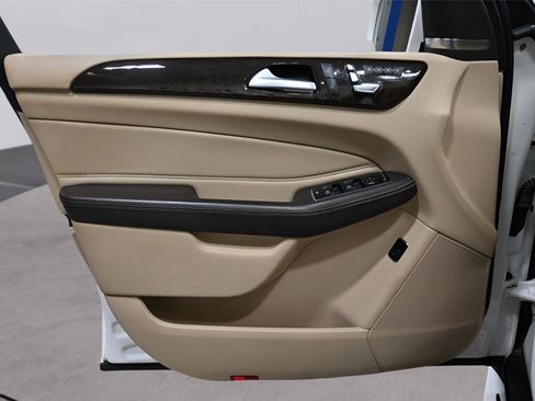 Used 2017 Mercedes-Benz GLE 350 4MATIC w/ Premium 1 Package image 9