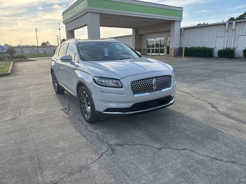 Used 2022 Lincoln Nautilus Reserve image 2