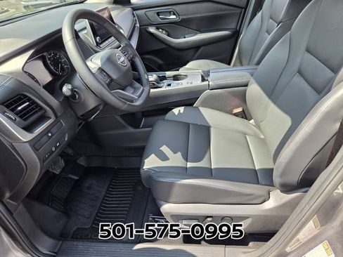 Used 2025 Nissan Rogue SV w/ SV Premium Package FWD image 11
