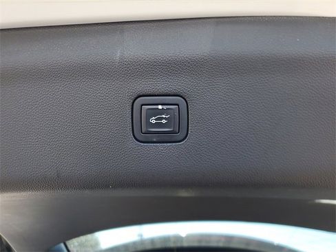 Used 2020 Buick Enclave Essence w/ Sound and Sites Package image 7