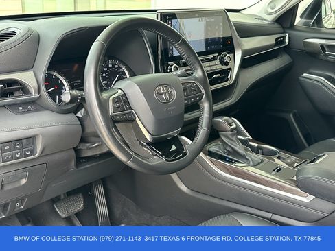 Used 2021 Toyota Highlander Platinum FWD image 13