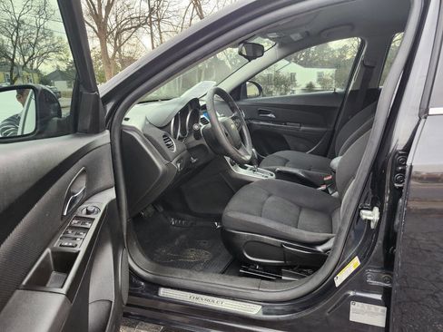 Used 2016 Chevrolet Cruze LT image 4