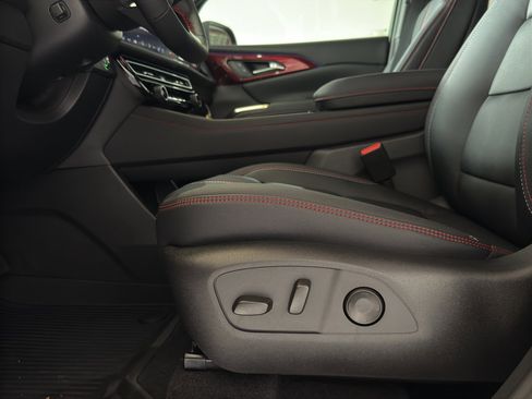 New 2026 Chevrolet Traverse RS w/ LPO, Floor Liner Package image 25