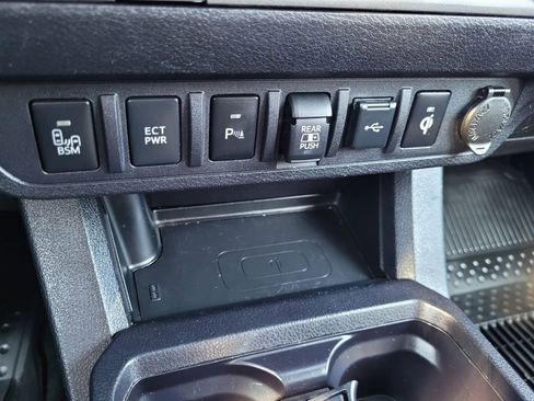 Used 2022 Toyota Tacoma TRD Sport w/ TRD Premium Sport Package image 17