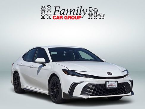Used 2025 Toyota Camry SE w/ Multimedia Upgrade Package FWD image 2