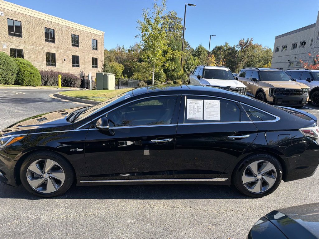 Used 2016 Hyundai Sonata Limited w/ Option Group 02 FWD image 6
