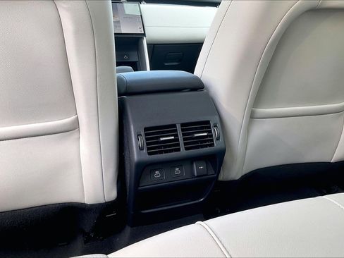 Used 2025 Land Rover Discovery Sport S image 34
