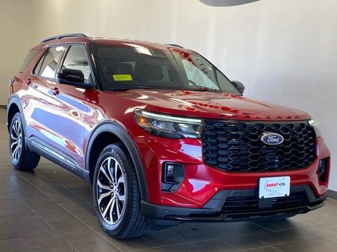 Certified 2025 Ford Explorer ST-Line AWD/4WD image 2