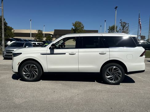 New 2026 Lincoln Navigator Reserve image 9