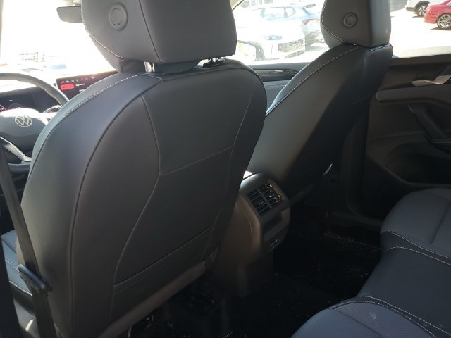 Used 2026 Volkswagen Tiguan SE AWD/4WD image 14