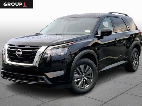 Used 2024 Nissan Pathfinder SV image 1