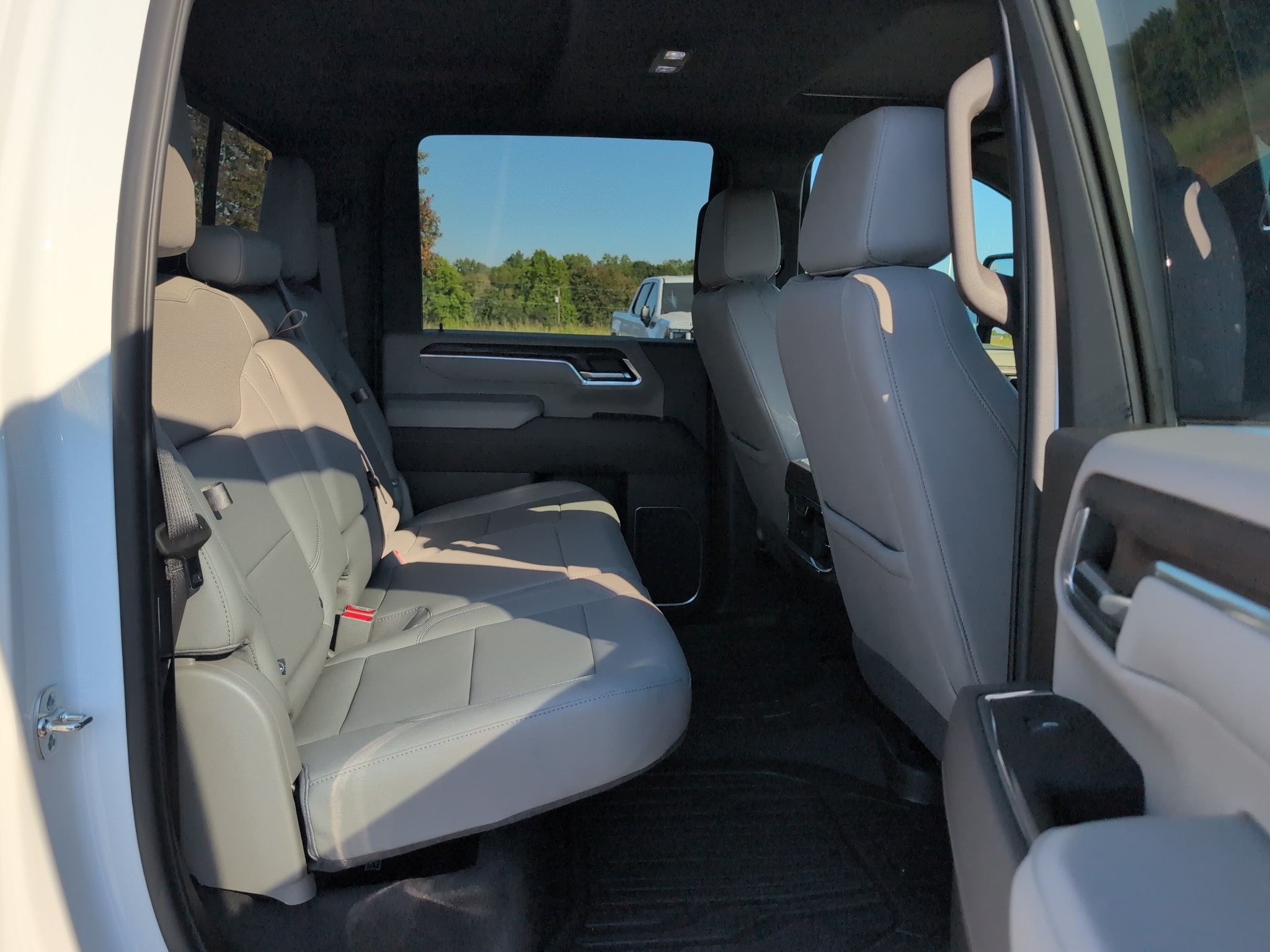 Used 2025 GMC Sierra 2500 SLT w/ SLT Premium Package AWD/4WD image 32