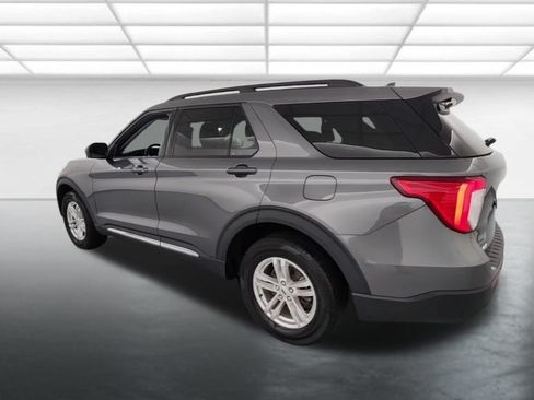 Used 2023 Ford Explorer XLT AWD/4WD image 7