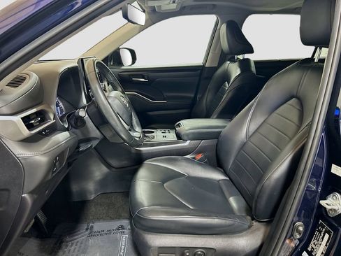 Used 2023 Toyota Highlander XLE FWD image 18