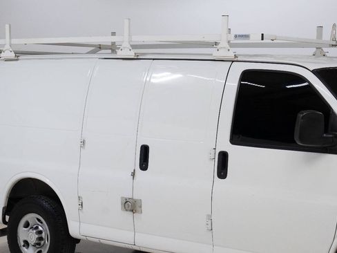 Used 2016 Chevrolet Express 2500 RWD image 20