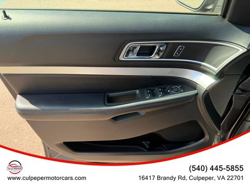 Used 2017 Ford Explorer XLT w/ Equipment Group 202A AWD/4WD image 9