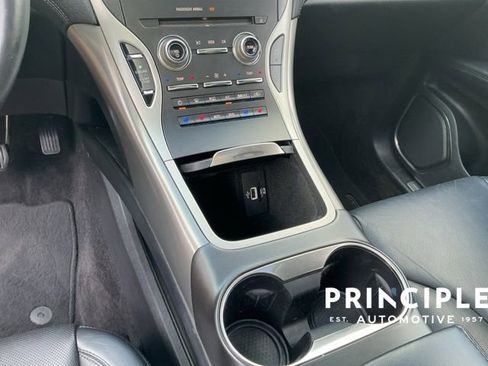 Used 2016 Lincoln MKX Reserve w/ Technology Package FWD image 17