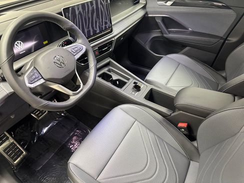 New 2026 Volkswagen Tiguan SE R-Line AWD/4WD image 9