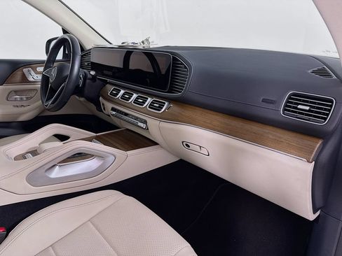 Used 2024 Mercedes-Benz GLS 450 4MATIC image 31