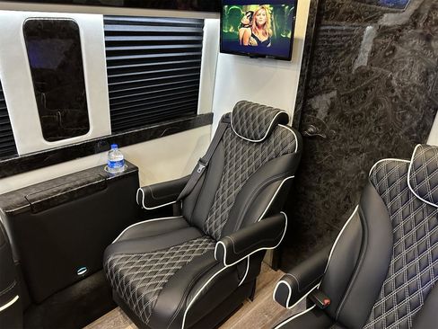 Used 2024 Mercedes-Benz Sprinter 3500 image 33