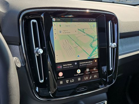 New 2026 Volvo XC40 B5 Core w/ Climate Package AWD/4WD image 15