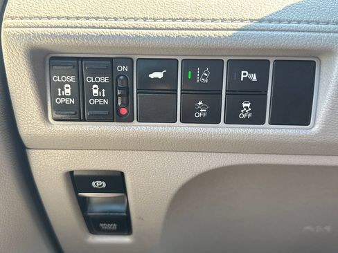 Used 2018 Honda Odyssey Elite image 38