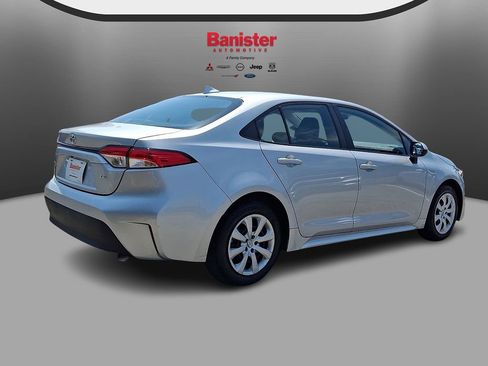 Used 2023 Toyota Corolla LE FWD image 4