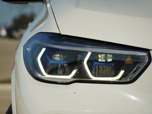 Used 2021 BMW X5 xDrive40i w/ M Sport Package image 2