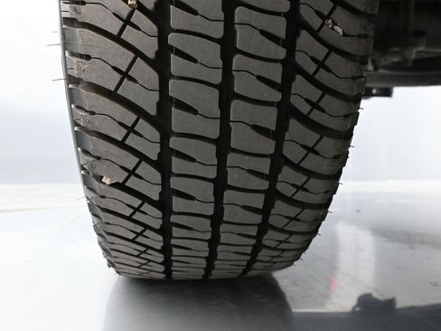 Used 2025 Ford F150 Lariat w/ Equipment Group 502A High AWD/4WD image 19