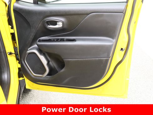 Used 2023 Jeep Renegade Latitude w/ Sun & Fun Group image 33