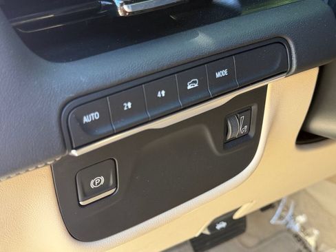Used 2024 Cadillac Escalade Premium Luxury AWD/4WD image 19