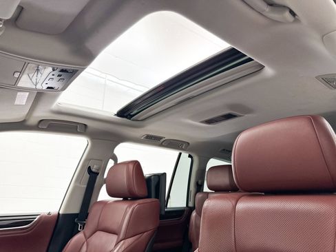 Used 2018 Lexus LX 570 4WD w/ Luxury Package image 3