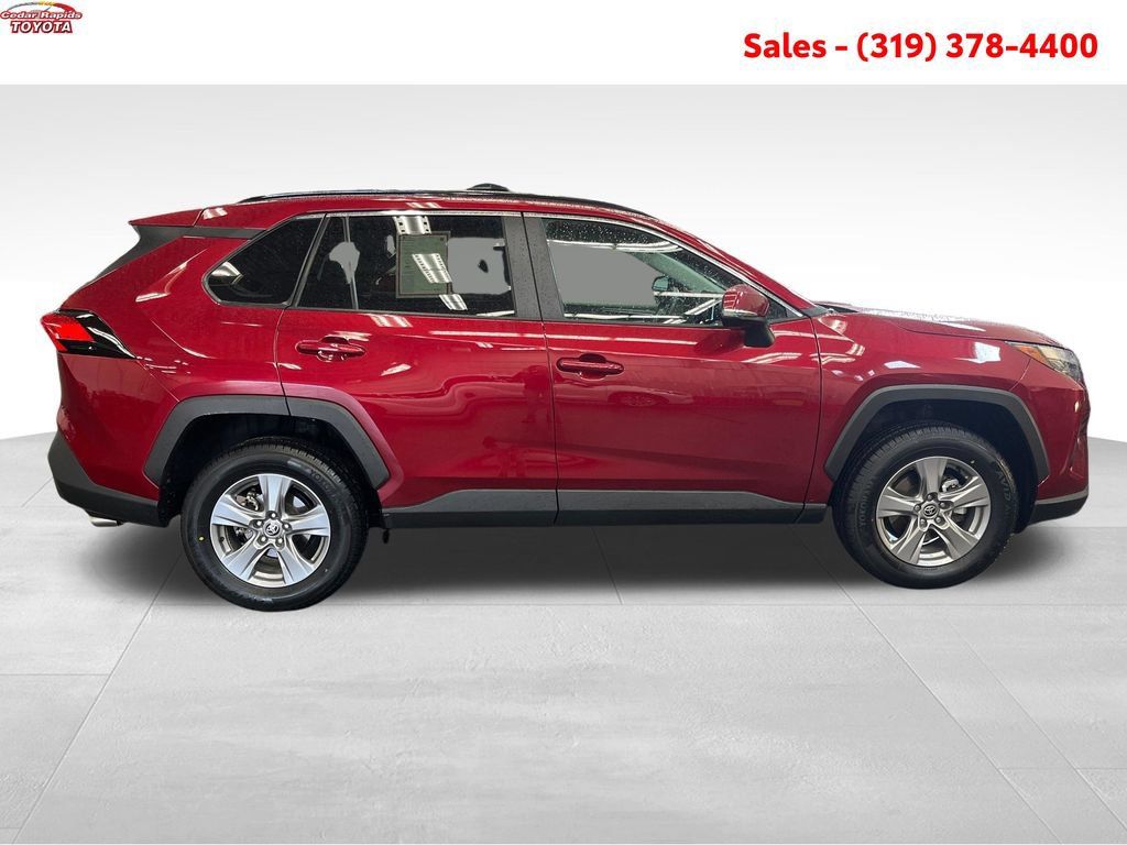 Certified 2022 Toyota RAV4 XLE w/ XLE Grade Weather Package AWD/4WD image 10