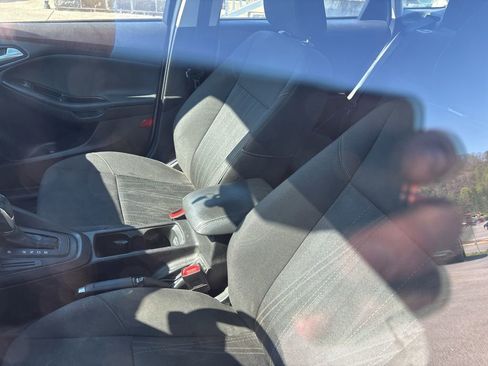 Used 2015 Ford Focus SE w/ SE Sport Package image 11