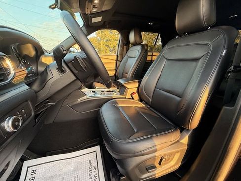 Used 2020 Ford Explorer XLT w/ Equipment Group 202A image 6