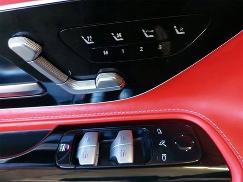 Used 2022 Mercedes-Benz SL 63 AMG 4MATIC w/ Driver Assistance Package image 33