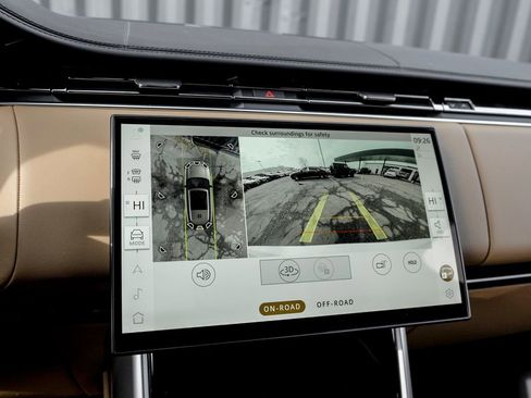 New 2026 Land Rover Range Rover Long Wheelbase SE AWD/4WD image 12