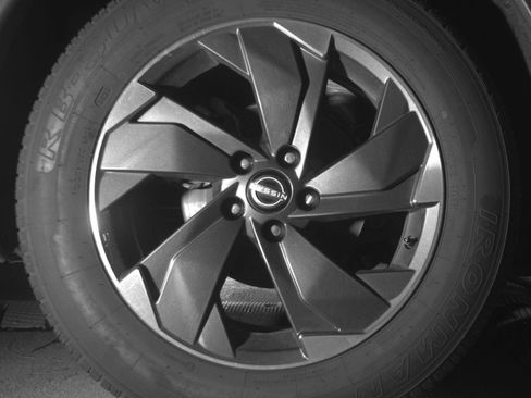 Used 2025 Nissan Rogue SV AWD/4WD image 18