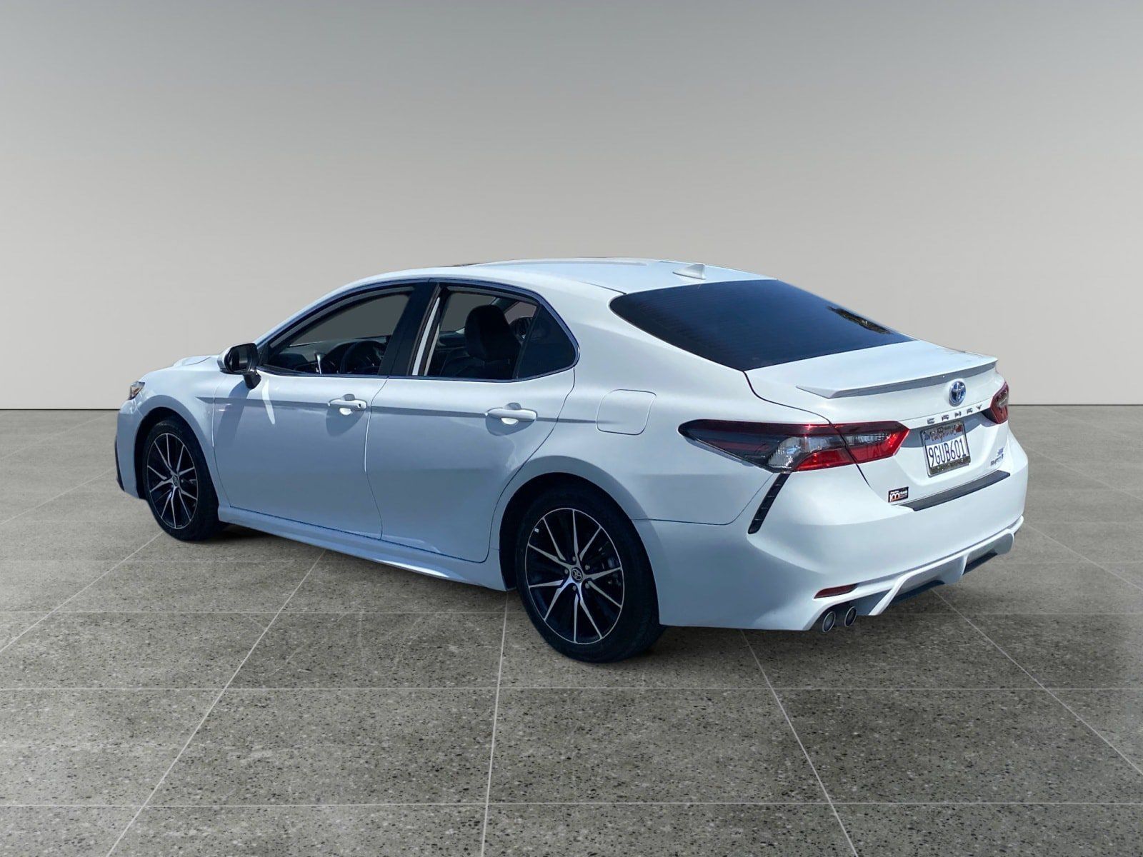 Used 2023 Toyota Camry SE w/ Audio Upgrade Package FWD image 3