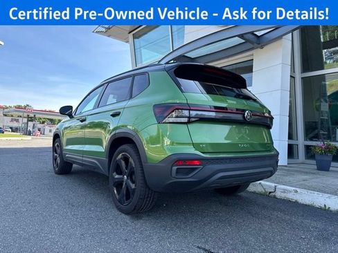 Used 2025 Volkswagen Taos SE AWD/4WD image 3