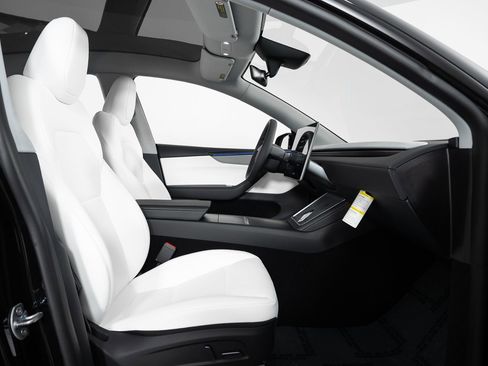 Used 2026 Tesla Model Y AWD image 27