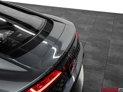 Used 2021 Audi R8 V10 w/ Premium Package RWD image 18