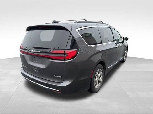 Used 2023 Chrysler Pacifica Limited FWD image 10