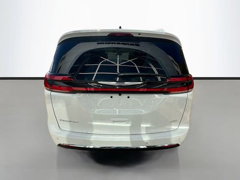 New 2026 Chrysler Pacifica Select image 7