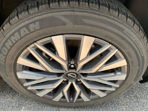 Used 2023 Nissan Altima 2.5 SV FWD image 9