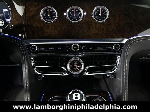 Used 2024 Bentley Flying Spur V8 image 25