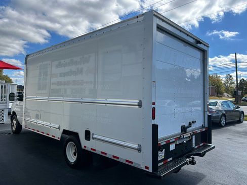 Used 2022 Ford E-350 and Econoline 350 Super Duty image 5