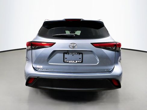 Used 2023 Toyota Highlander XLE FWD image 6
