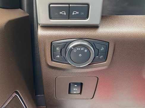 Used 2016 Ford F150 King Ranch w/ Equipment Group 601A Luxury AWD/4WD image 29