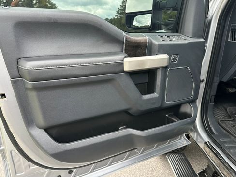 Used 2022 Ford F250 Lariat w/ Tremor Off-Road Package image 9